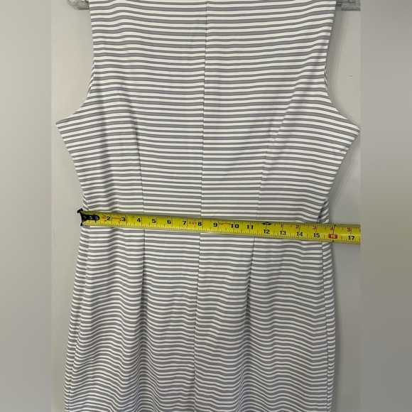 J. McLaughlin Women’s Large Gray and White Striped Sleeveless Shift Midi Dress - Picture 7 of 9